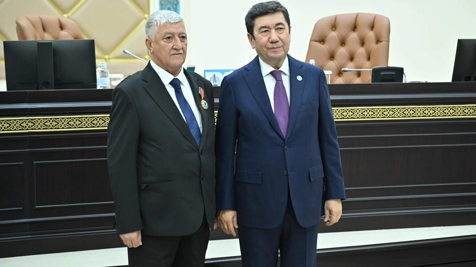 Госнаграды от имени Президента вручил Председатель Қазақстан Халық Кеңесі