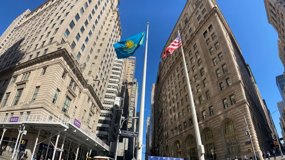 Kazakhstan’s flag raised on Wall Street in New York to mark Republic Day