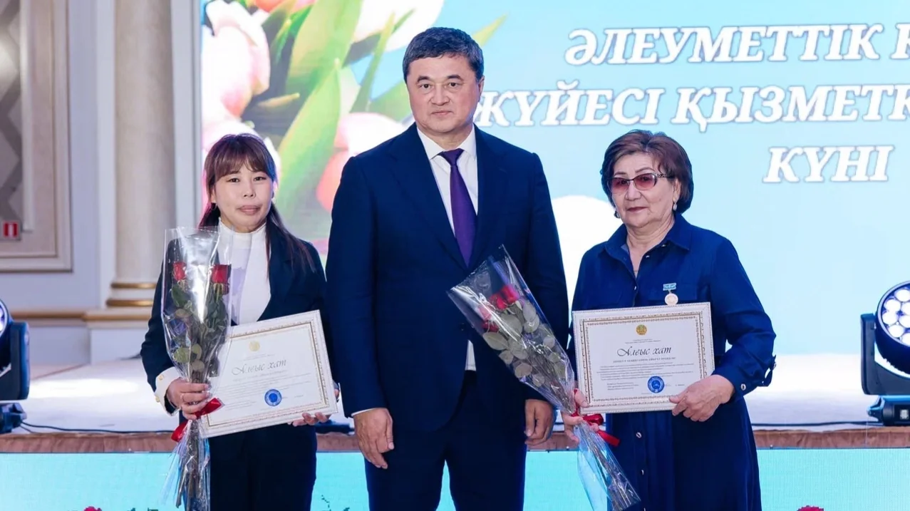 Лучших работников сферы социальной защиты наградили в Атырау