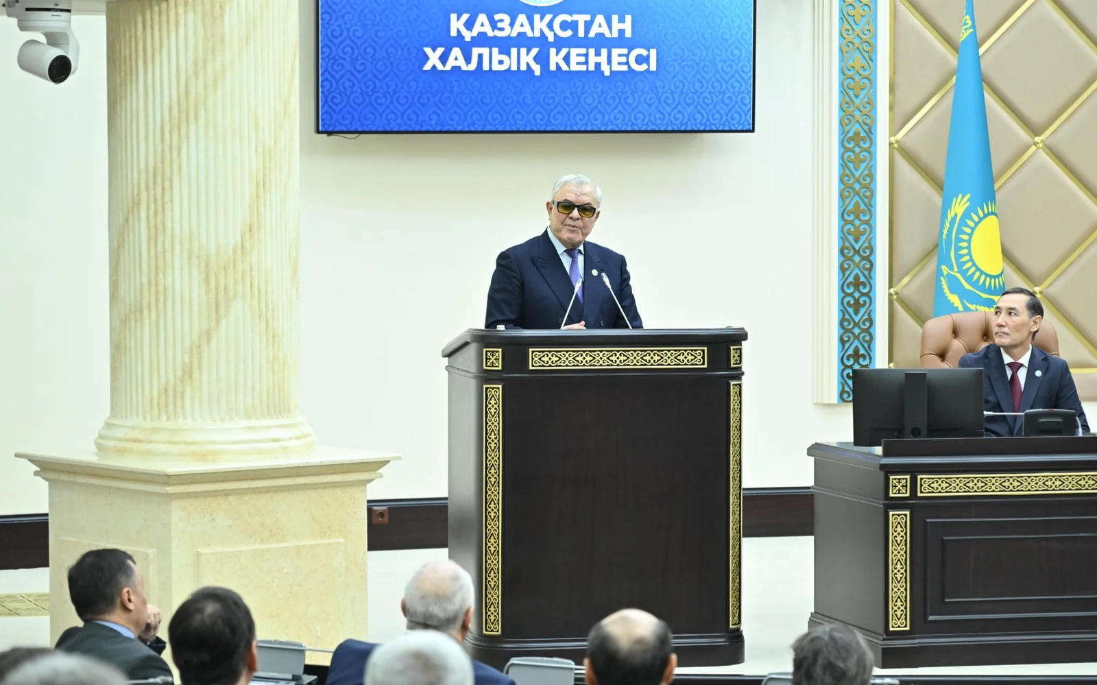 Госнаграды от имени Президента вручил Председатель Қазақстан Халық Кеңесі