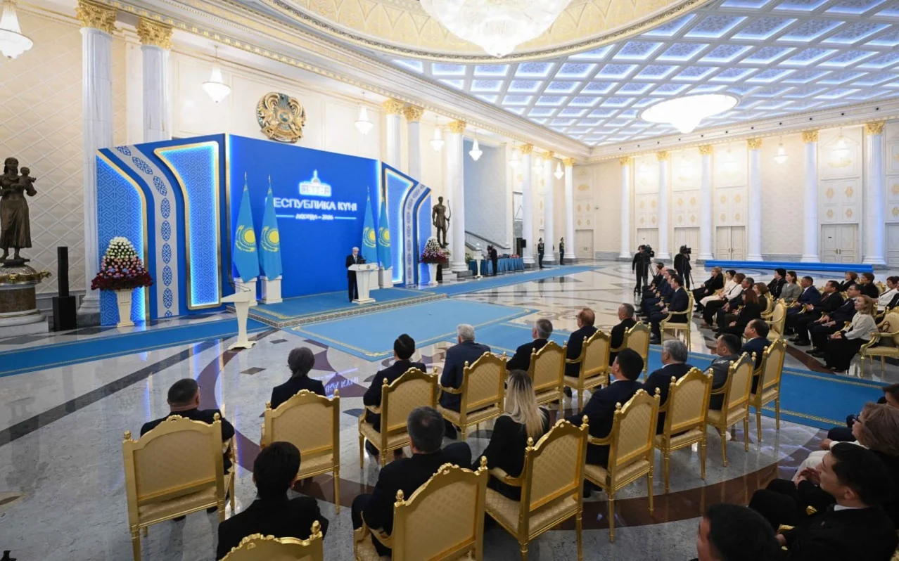 От металлургов до педагогов: Президент Казахстана отметил заслуги казахстанцев