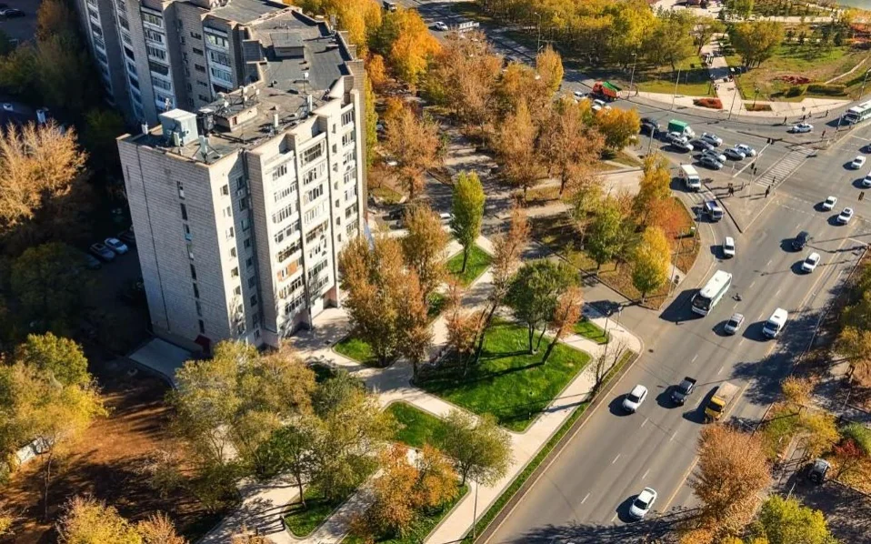 Новый сквер открыли на улице Кенесары в Астане