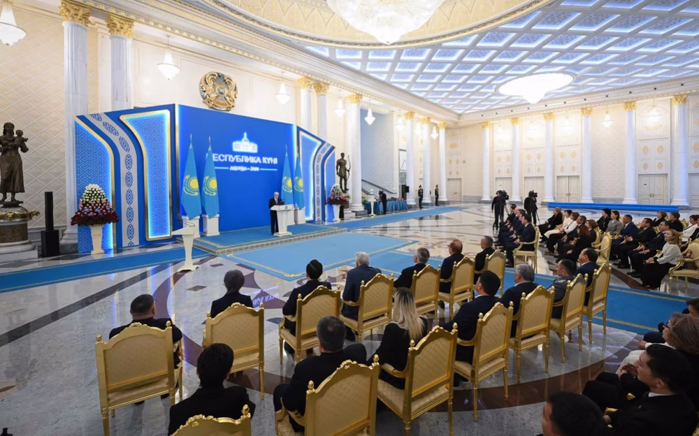 От металлургов до педагогов: Президент Казахстана отметил заслуги казахстанцев