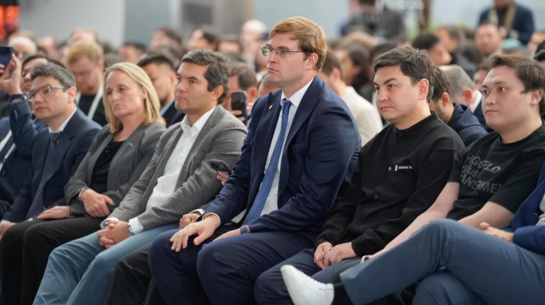 Казахстанский проект для объединения студентов и бизнеса победил на HackAlem AI