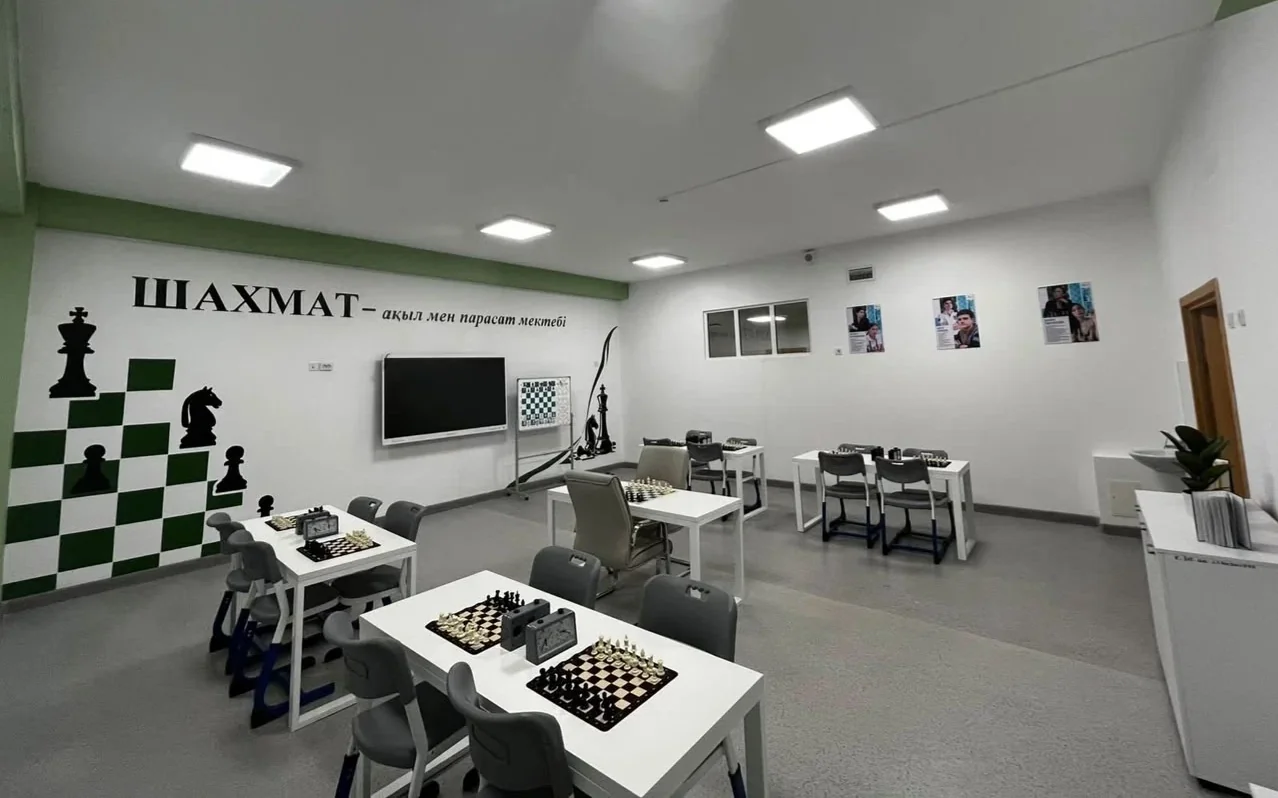 Атырауда Келешек мектебінде шахмат кабинеті пайдалануға берілді