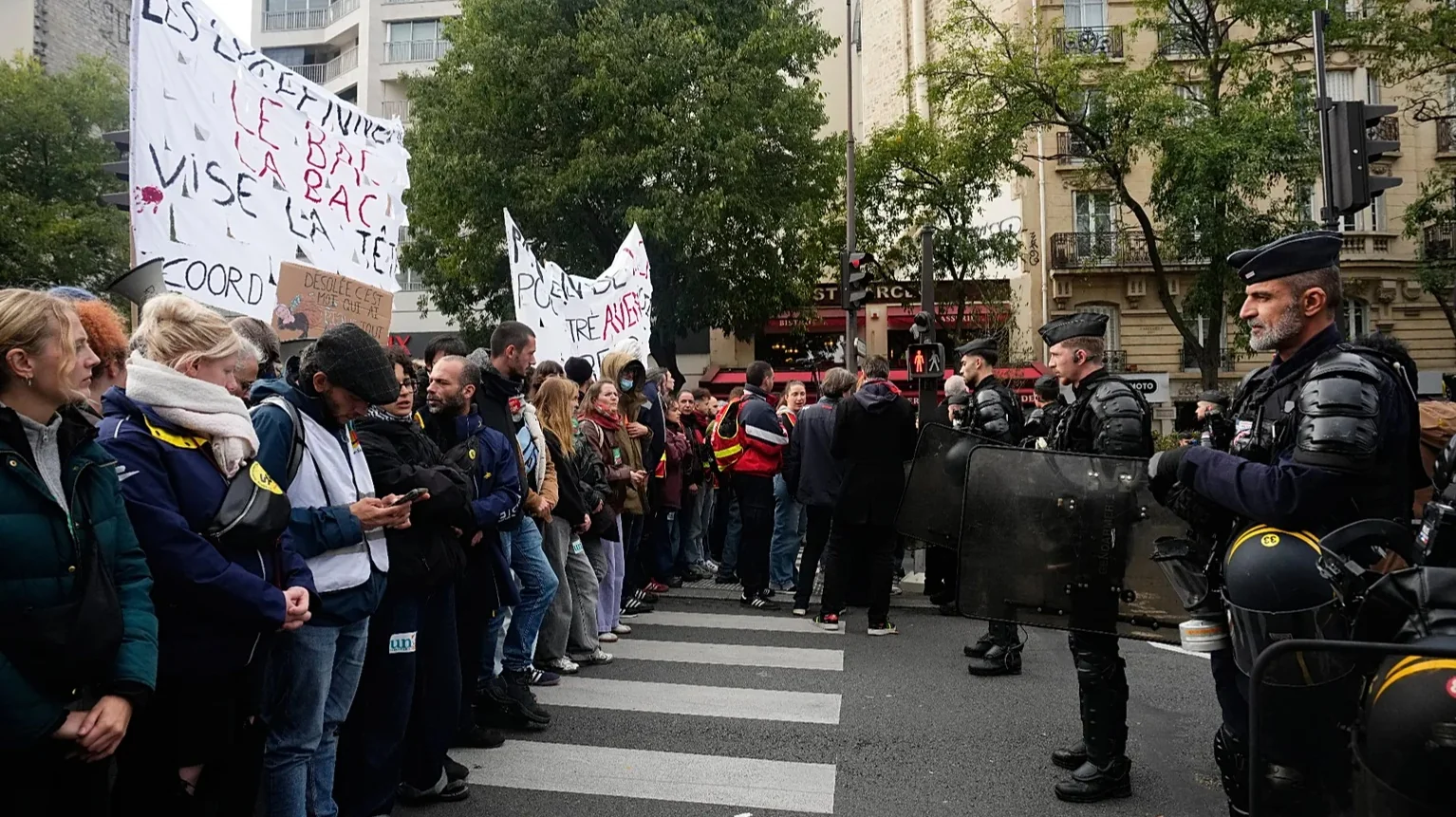 Массовые митинги вновь охватили крупные города Франции
