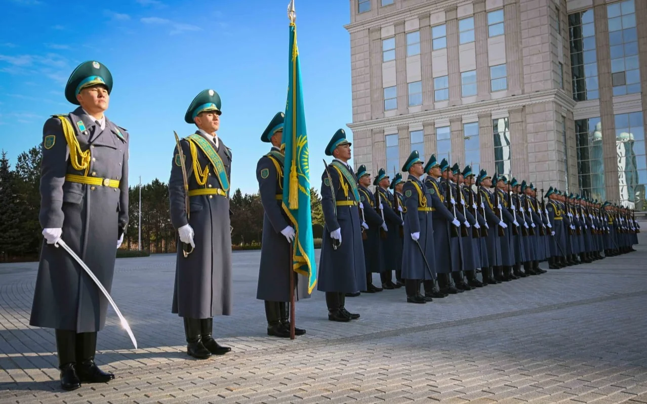 Президент Қасым-Жомарт Тоқаев Мемлекеттік ту көтеру рәсіміне қатысты