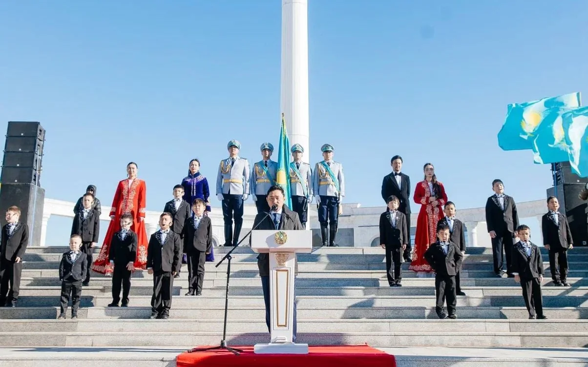 Болат Ақшолақов Мемлекеттік ту көтеру рәсіміне қатысты