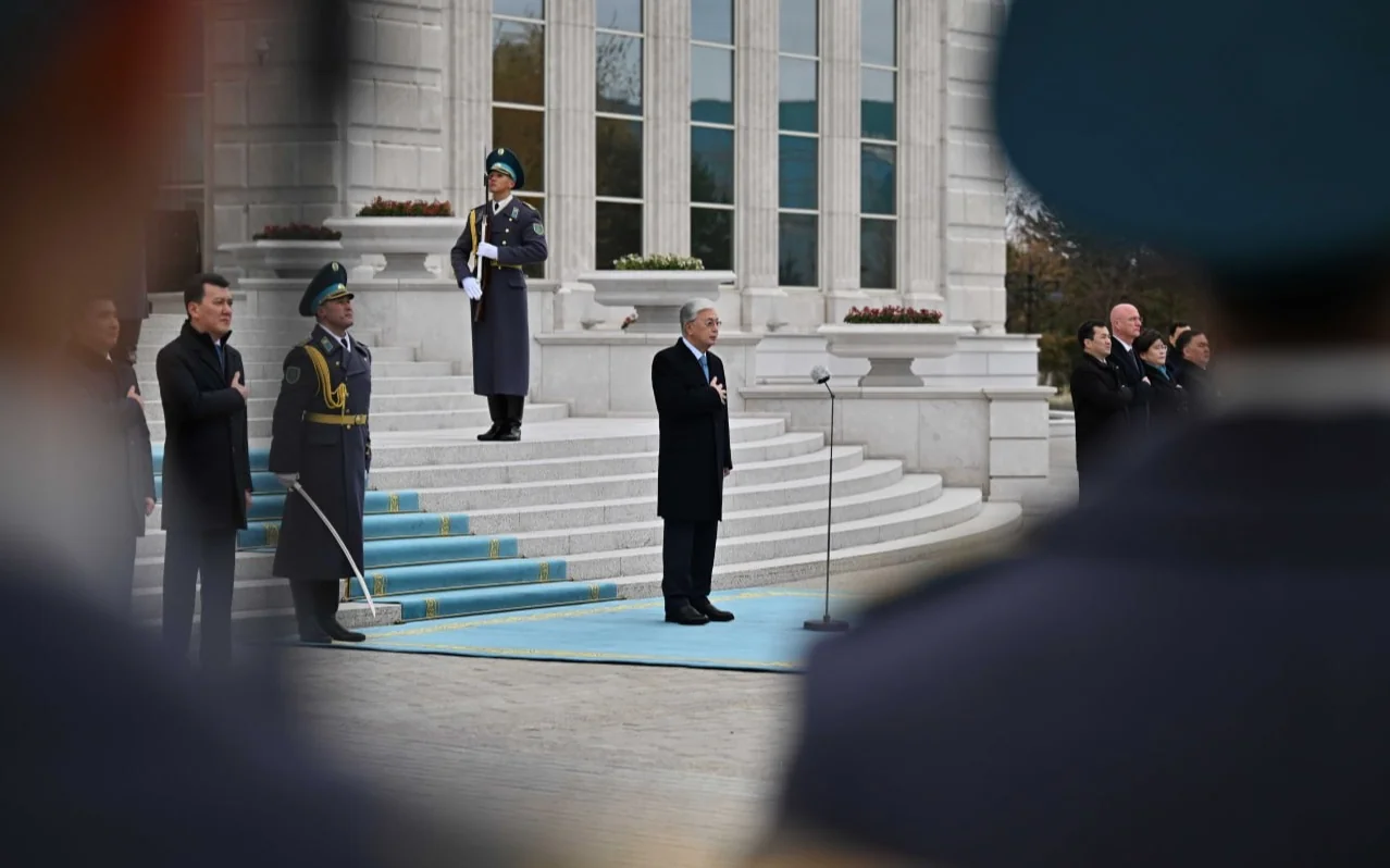 Президент Қасым-Жомарт Тоқаев Мемлекеттік ту көтеру рәсіміне қатысты