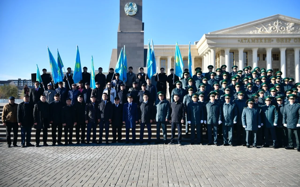 Оралда елдік мереке Мемлекеттік Туды көтеруден басталды