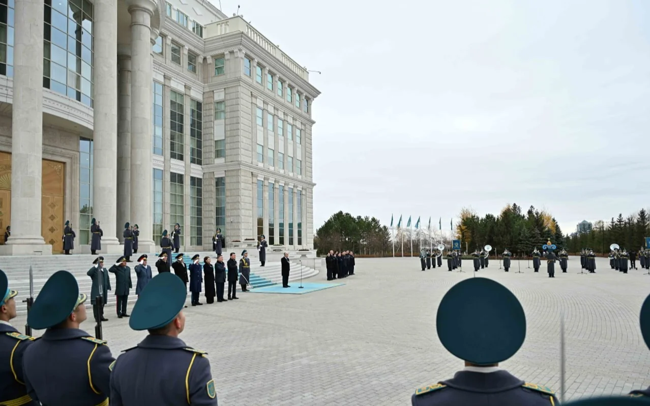 Президент Қасым-Жомарт Тоқаев Мемлекеттік ту көтеру рәсіміне қатысты