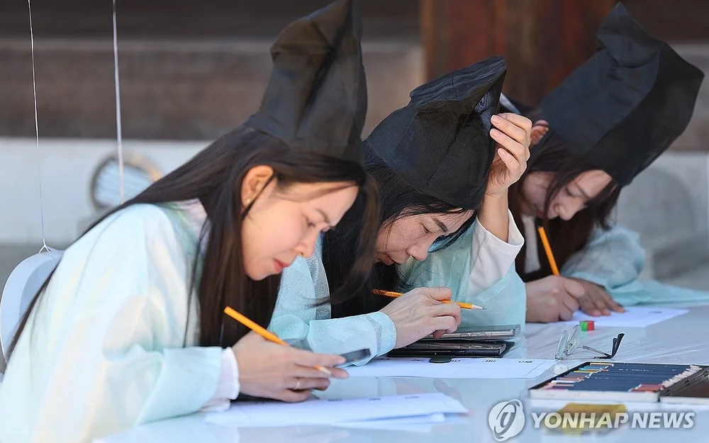 Participants from families with a migrant background take part in a traditional calligraphy event held in the southeastern city of Daegu, in this Oct. 7, 2026, file photo.