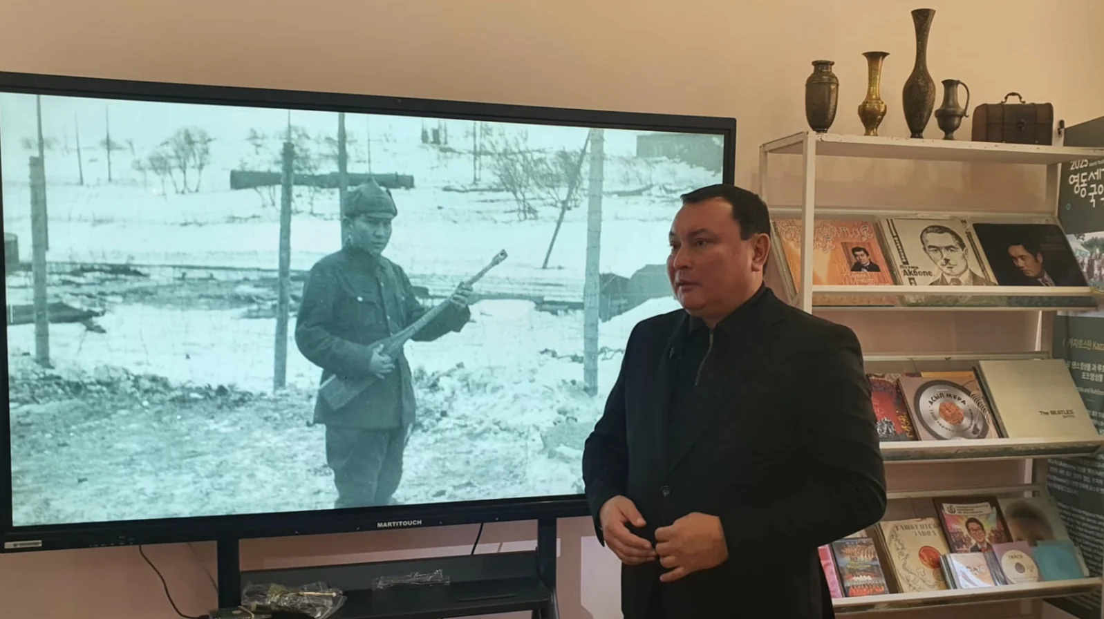 Сирек жәдігер: дәулескер күйші Рүстембек Омаровтың неміс тұтқынында түсірілген фотосуреті табылды