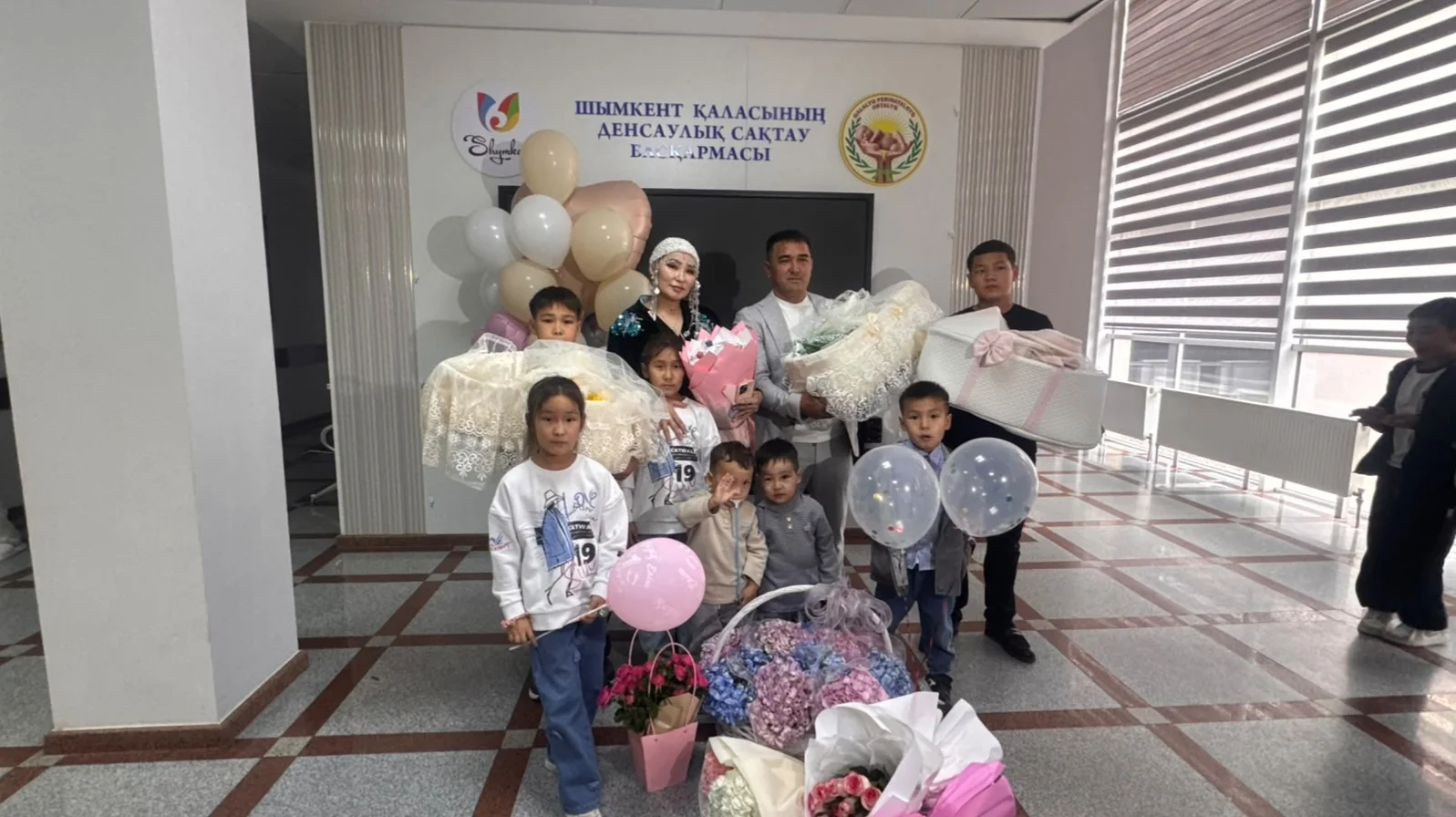 Шымкентте екі рет егіз босанған 36 жастағы әйел үшемді дүниеге әкелді 