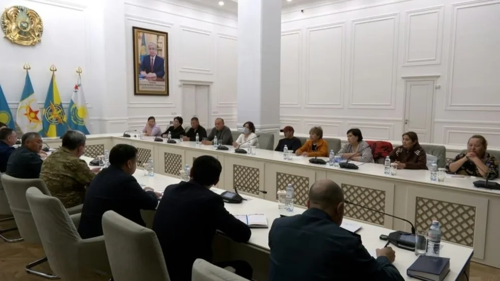 Defense Minister Myrzakhmetov meets families of deceased and injured servicemen