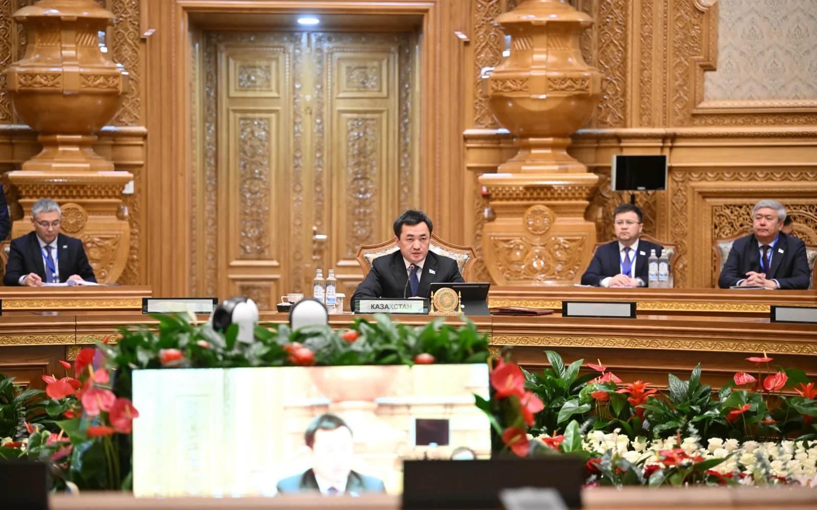 哈萨克斯坦代表团出席第四届中亚国家议会论坛