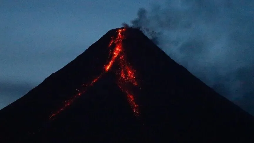 Philippines raises Mayon volcano alert following explosive eruption