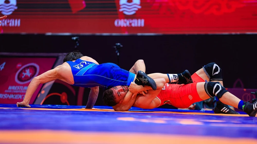 Two Kazakhstani freestyle wrestlers make winning start at World Championships in Astana