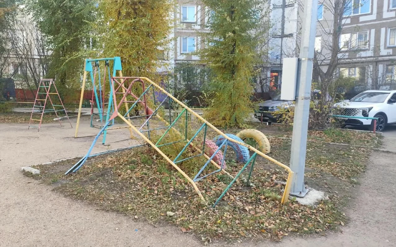 двор