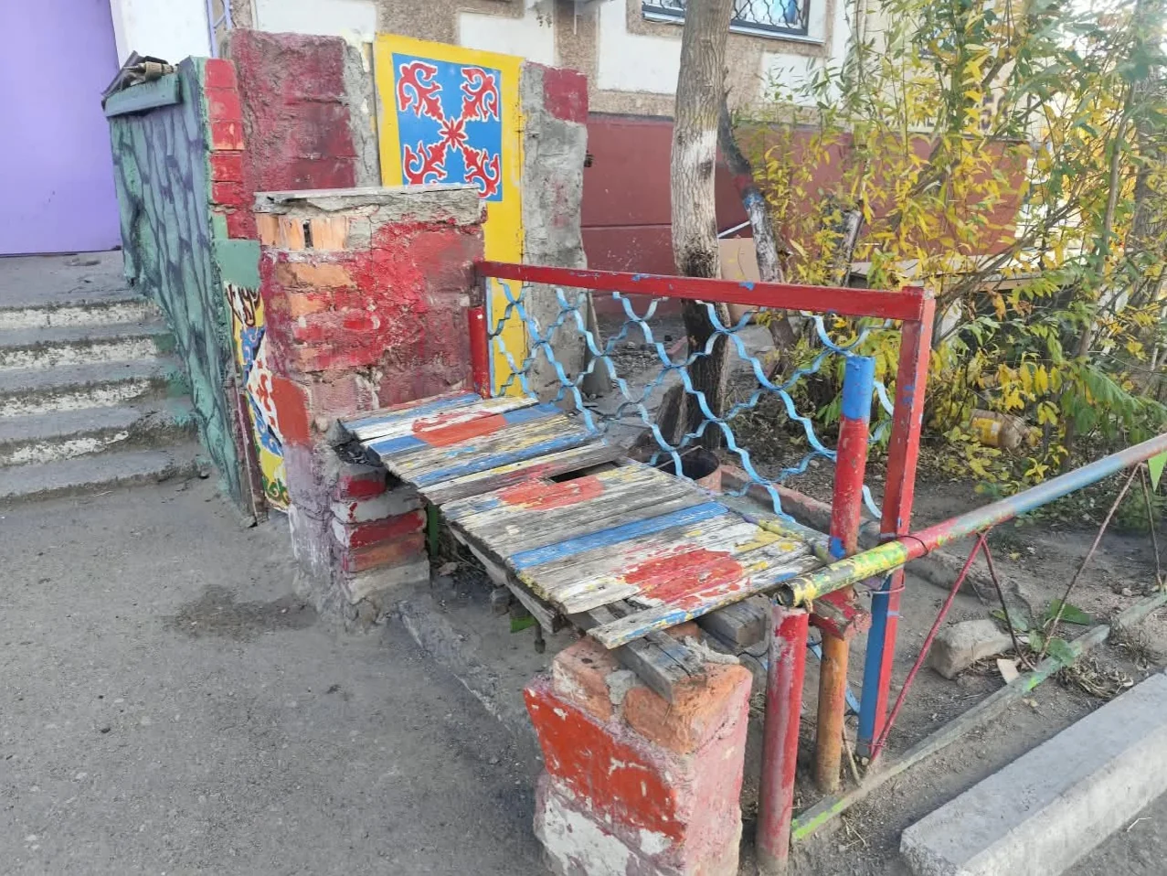 двор